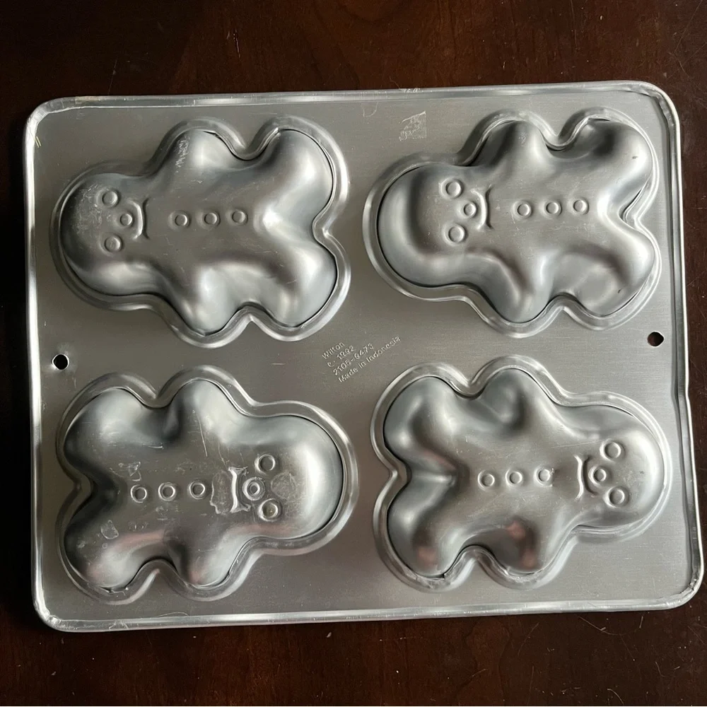 Wilton 1992 Vintage 4 Gingerbread Man Cake Pan Baking Mold